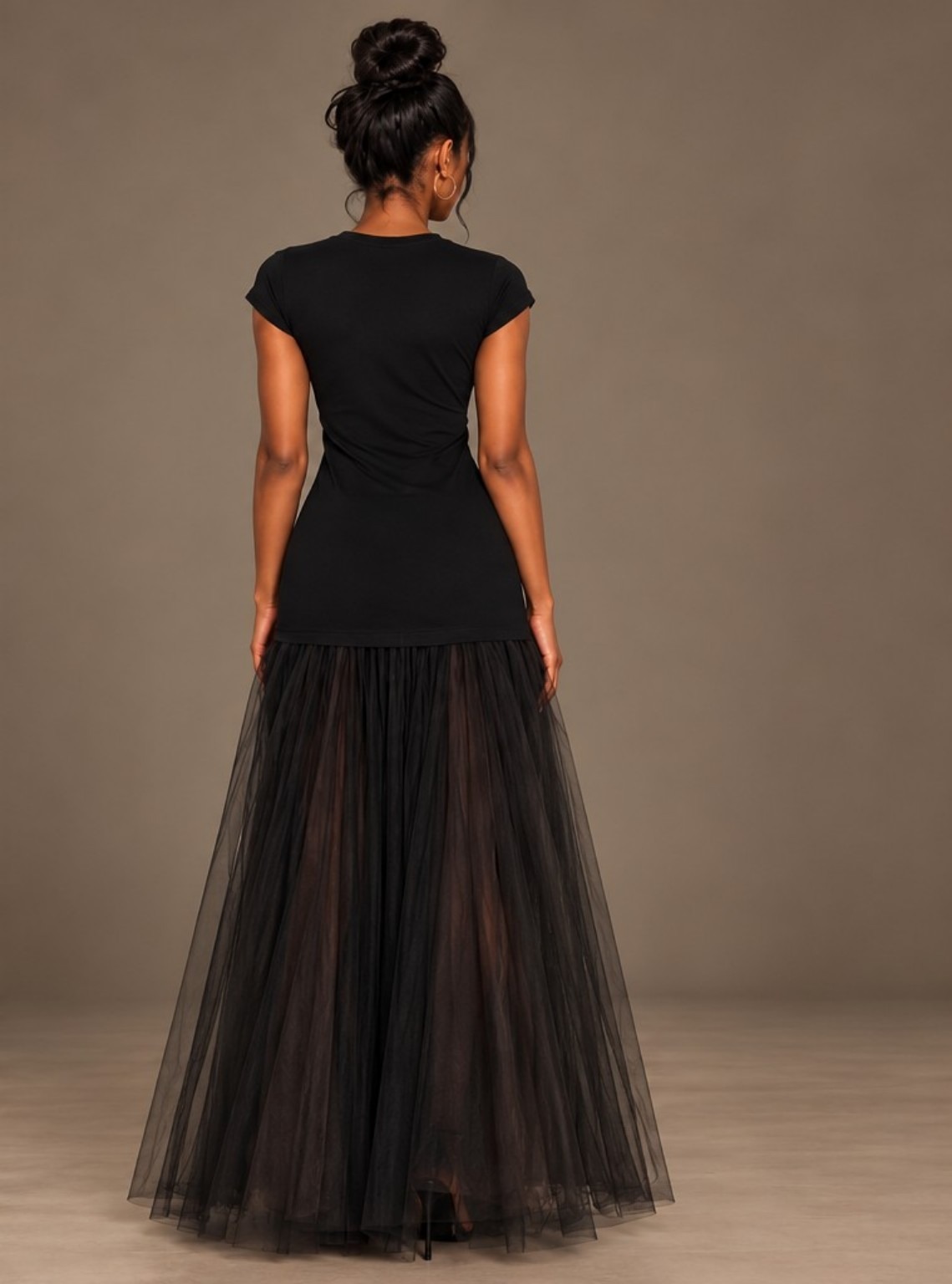 Achteraanzicht van het zwarte Midnight Tulle Kleed